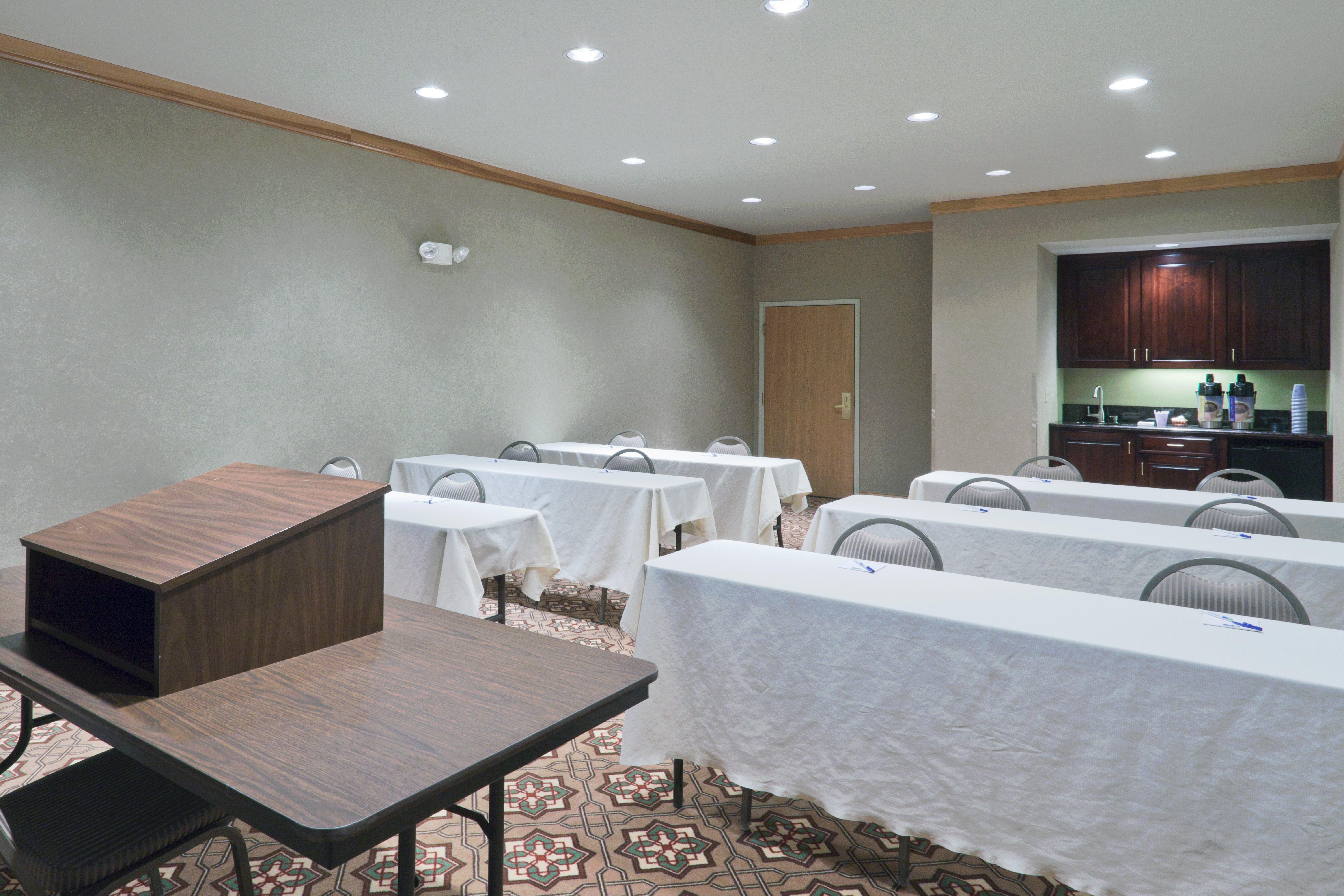 Holiday Express By Ihg Hotel